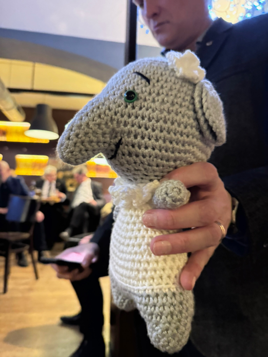 Aukce předmětů vyrobených dětmi z dětského domova v Dolních Počernicích