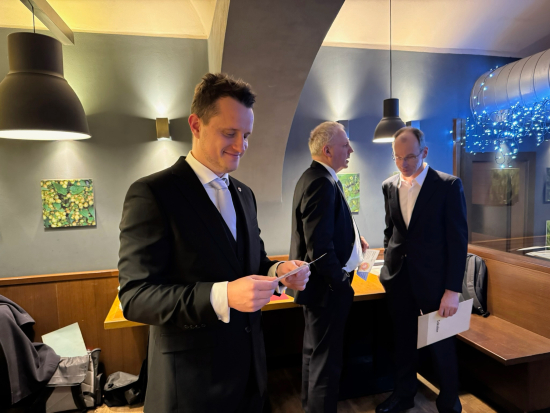 Člen klubu Roman Dietz, vzadu Petr Čáp a Tomáš Koblas