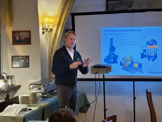 Přednáší náš nový člen, Michal Ježek