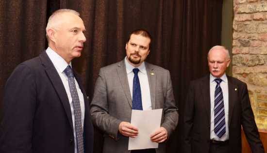 Náš nový člen, Ivo Románek, Jan Haur as sekretář klubu František Novotný